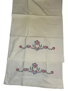 Pillowcase Set Hand Embroidered Standard Floral Design Wildflower Vintage - Picture 1 of 4
