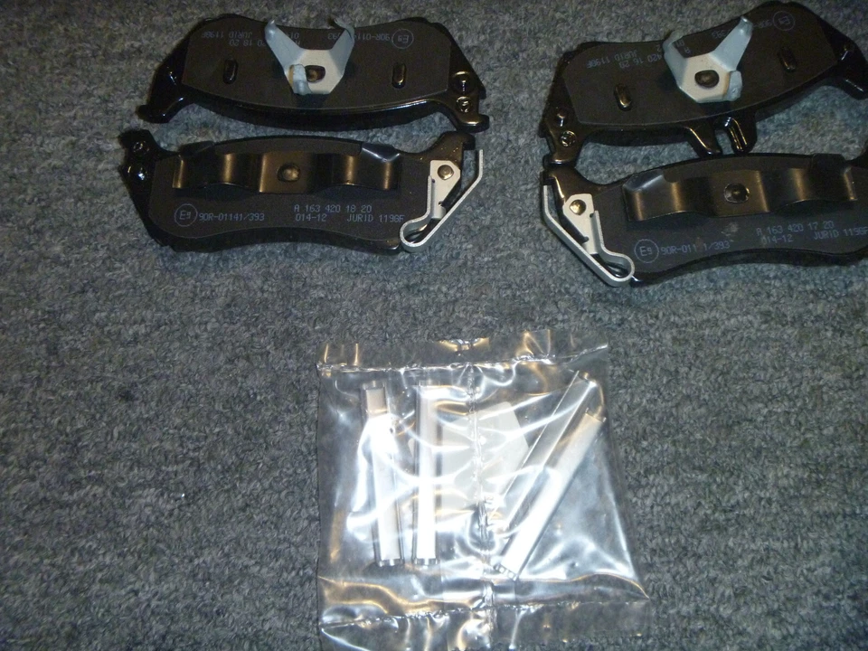 Juego de pastillas de freno de disco trasero Mercedes-Benz ML430 ML320 1999-2004 1634201420 OEM nuevo Foto 1 de 2