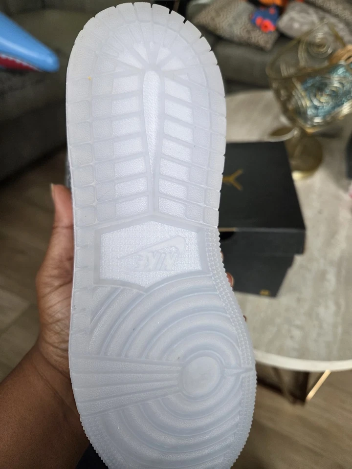 Air Jordan 1 Mid White Cool Grey GS Foto 1 de 4