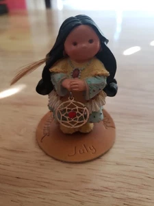 2000 Freunde der Feder Figur Juli Geburtsstein Rubin Enesco Karen Hahn Vintage - Bild 1 von 9