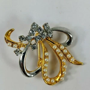 Broche prendedor vintage dorado con estrás y cinta de perlas sintéticas - Imagen 1 de 2