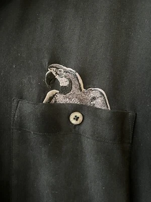 Camisa bordada de seda negra grande para hombre  Foto 1 de 4