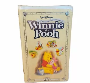 Walt Disney Winnie Pooh VHS 25° anniversario molte avventure SIGILLATO nuovo vintage 1968 - Foto 1 di 3