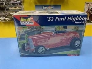 Revell ‘32 Ford Highboy Street Rod 85-7625 Released in 1997 New - Picture 1 of 6
