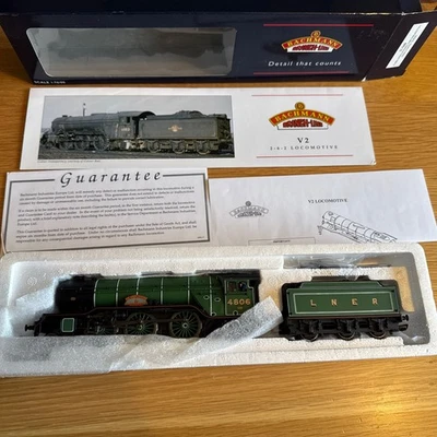 Bachmann 31-560 V2 4806 Green Howard LNER Darlington Green Stepped Tender MINT - Image 1 of 4
