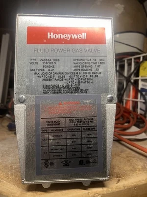 NEW HONEYWELL FLUID POWER GAS VALVE V4055D 1019 110/120V GAS TRAIN 2.5"  - Image 1 of 4