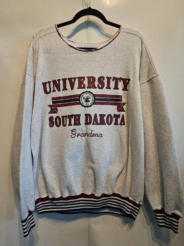Vtg South Dakota University Coyotes Grandma NCAA Football Crewneck Sweatshirt XL Cover