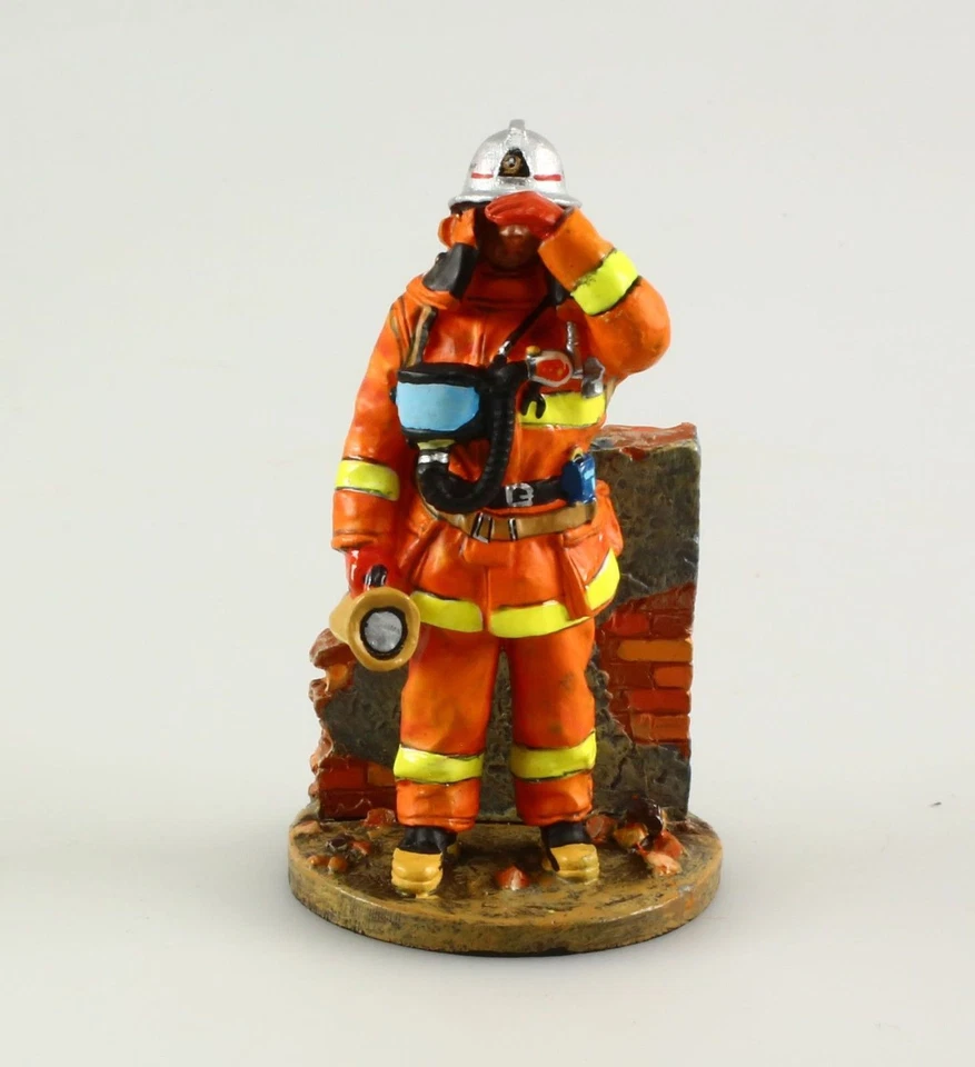 FIGURINE POMPIER EQUIPIER DE FRTF DE TOKYO - JAPON 2003  1/32 ème - Photo 1/1