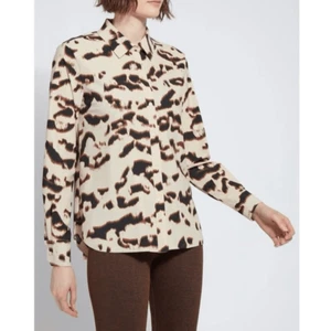 Lysse Connie Brown Tan Animal Print Button Down Shirt Blouse Size S NWOT - Picture 1 of 14