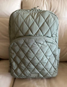 Nueva Mochila Vera Bradley Ultraligera Mediana Acolchada en Salvia $185 - Imagen 1 de 10