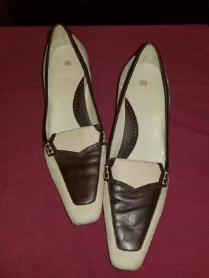 Zapatos de salón Carole Little beige de lona y cuero marrón.  Zapatos de trabajo muy bonitos. Foto 1 de 4