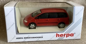 Herpa ~SEAT Alhambra Dealer (Typ 7M / VW Sharan Mk I 1996-1999)-Red~ 1:43 Scale - Picture 1 of 6