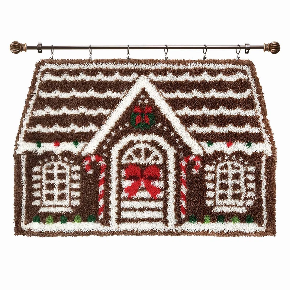 Herrschners® Kit de mansión de pan de jengibre y kit de gancho de cierre de suspensión Foto 1 de 1