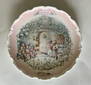 1987 Royal Albert WIND IN THE WILLOWS 8" Plate THE CAROL SINGERS Bone China - Picture 1 of 10