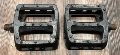 PEDALES PLATAFORMA ODYSSEY 9/16 NEGRO 90 MM X 100 MM Foto 1 de 4