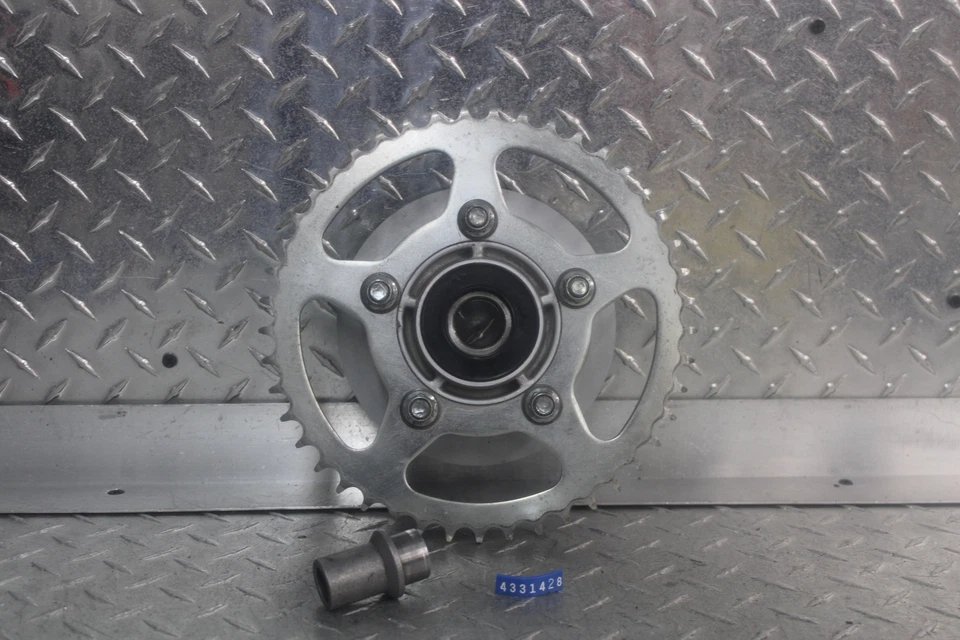 Piñón trasero Suzuki SV650S 2001 64611-19F00 64511-32C00 45T Foto 1 de 4