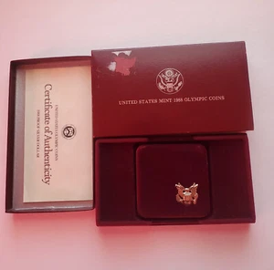 Moneta commemorativa 1988-S Proof Olympic Silver Dollar US Mint-in Mint Box & COA - Foto 1 di 6
