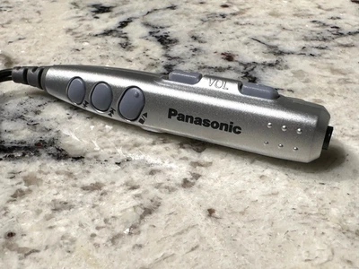 Reproductores de CD portátiles PANASONIC vintage con clip con control remoto en línea usados en excelente estado Foto 1 de 4