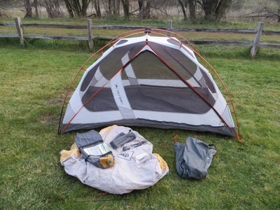 Tienda REI Half Dome 2 - 2 Personas Mochilero Huella y Lluvia Mosca COMPLETA $329r Foto 1 de 4