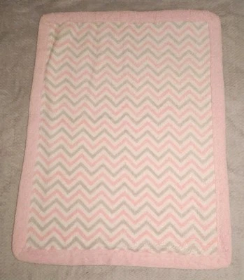 BANANAFISH Gris y Rosa Chevron Rayas Bebé Lovey Manta de Seguridad Felpa Rara Foto 1 de 4