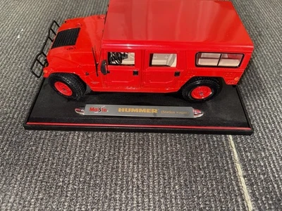 Maisto Hummer Station Wagon Sobre Base Rojo Diorama Modelo Coche Escala 1/18 Foto 1 de 4