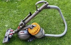 DYSON Bodenstaubsauger DC52 gebraucht,Nickel/Silber mit allen Zubehör - Bild 1 von 3