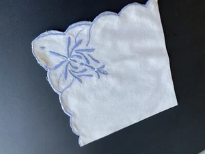 Set 12 Embroidered Cream Cotton Fabric Napkins w/ Blue Embroidery 10.5 x 10.5" - Bild 1 von 2