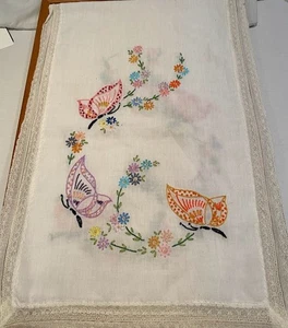 Bestickter Tischläufer Schmetterlinge und Blumen - Bild 1 von 2