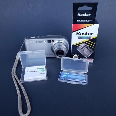 Sony Cyber-Shot DSC-P200 7.2MP Silver Digital Camera SD Card & Battery Charger - Image 1 of 4