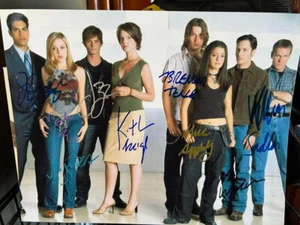 Roswell tv series cast signed photo with COA #2 - Picture 1 of 2