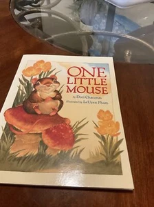 One Little Mouse - Hardcover By Dori Chaconas - GOOD - Foto 1 di 6