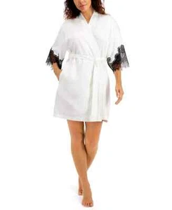 Bata envolvente satinada con ribete de encaje INC International Concepts - blanca (XS) 3793 -- - Imagen 1 de 5