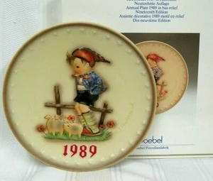 Placa de coleccionista Goebel Hummel 1989 ~ 19º anual ~ Farm Boy #285 ~ sin usar, en caja   - Imagen 1 de 7