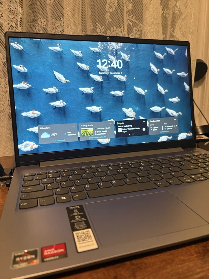 Lenovo IdeaPad SLIM 3 15.6" Ryzen 7 7730U 2.0GHz 16GB RAM 512GB CARGADOR INCLUIDO Foto 1 de 4