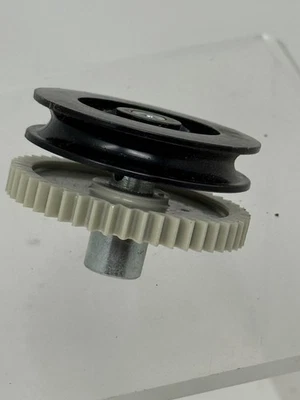 NOS Data East 515-5736-00 Nell gear pulley assembly for a Rocky & Bullwinkle - Image 1 of 2