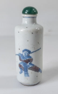Figuras antiguas chinas de botella de tabaco rojo cobre azul y blanco bajo esmalte Foto 1 de 4