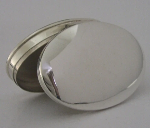 MINT STYLISH ENGLISH SOLID STERLING SILVER OVAL BOX 2000 2.75 inch Cover