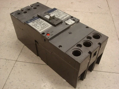 Interruptor limitador de corriente usado GE SFHA24AT0250 Spectra RMS 250 amperios 480 VCA Foto 1 de 4