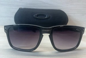 Oakley Holbrook Matte Black Sunglasses Warm Gray Lens With Oakley Case Preowned - Picture 1 of 7