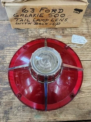 Conjunto de lentes de luz trasera OEM Ford Galaxie 500 XL 1963. Con respaldo C3AZ-13450-B Foto 1 de 4