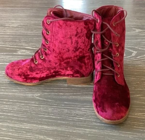 Catherine Malandrino Women’s Velvet Fuchsia Booties Size 8 - Picture 1 of 3