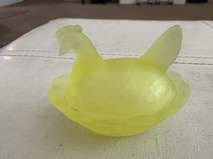 Boyd Glass Slag YELLOW Miniature Hen on Nest Salt EX Condition - Picture 1 of 4
