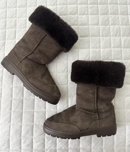 UGG Australia Boots Womens Size 8 Dark Brown Sherpa Embroidered Trim Cozy - Picture 1 of 15
