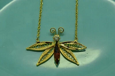 COLAR PINGENTE LIBÉLULA ÁGATA MARROM CORRENTE ROLO BANHADO A OURO AMARELO 16" - Imagem 1 de 3