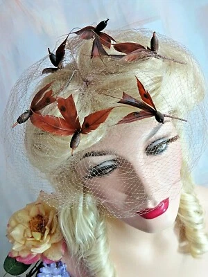 Sombrero de dama vintage velo de sombrerería con plumas madera pájaros Art Deco para muñecas recortadas Foto 1 de 4