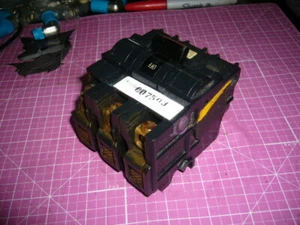 Interruptor de circuito de 90 amperios con locomotora de 3 polos, tipo NA, excelente estado limpio usado. - Imagen 1 de 4