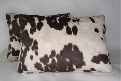 DOS Almohadas Lumbares Rectángulo Piel de Vaca Beige Marrón Negro Blanco Western  Foto 1 de 3