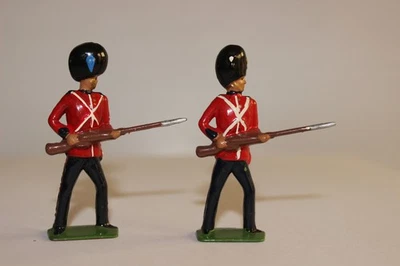2 x BRITAINS LTD Metal British Guards - image 1 of 4