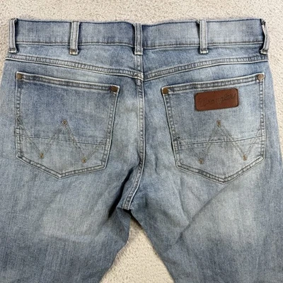 Pantalones de mezclilla Wrangler retro para hombre 34x34 (ajuste 34x32) bota ajustada azul vaquero occidental Foto 1 de 4