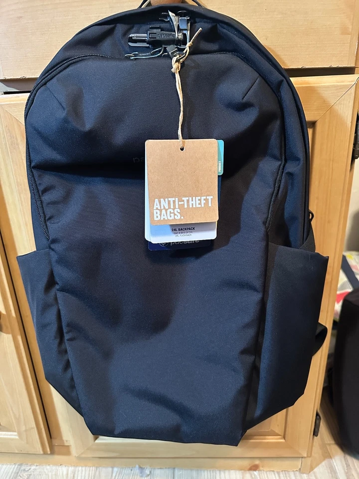 pacsafe NWT Black V 24L Anti-Theft Active Carrysafe PopnLock Backpack 60301 - Image 1 of 4